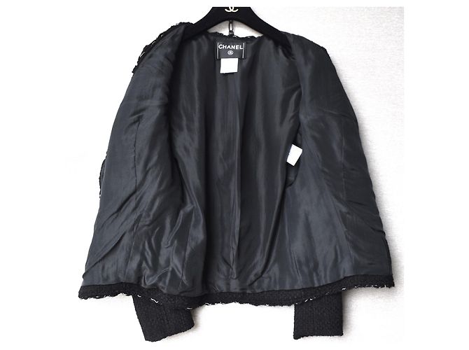 Chanel LA PETITE VESTE NOIRE Tweedjacke Schwarz - Ansicht 11