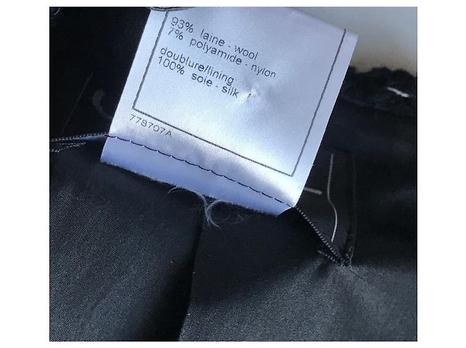 Chanel LA PETITE VESTE NOIRE Tweedjacke Schwarz - Ansicht 8
