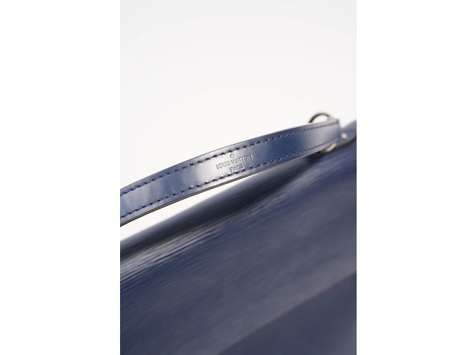Louis Vuitton Cluny MM Marina Epi Pelle Blu navy - vista 12