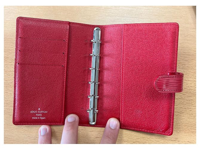 Agenda Louis Vuitton PM de piel epi roja - vista 2