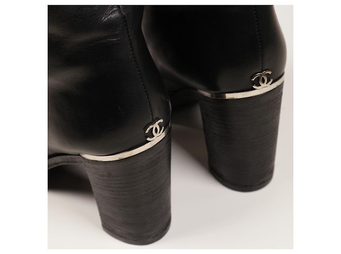 Increíbles botas de cuero Chanel Negro - vista 10