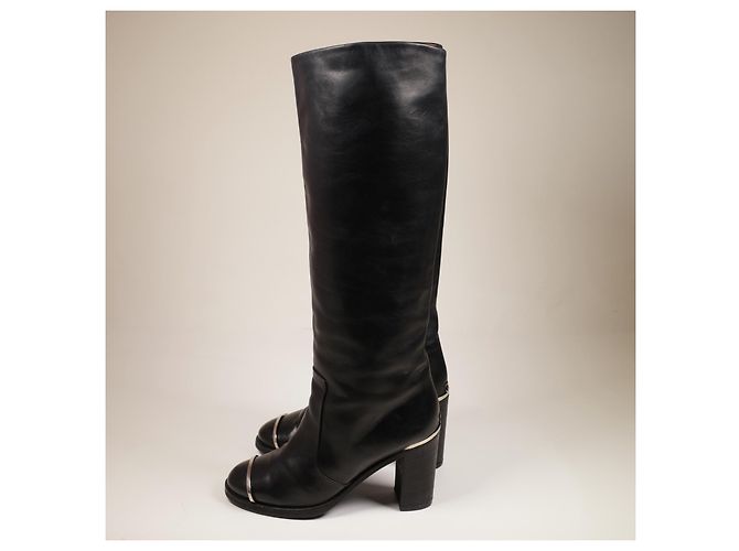 Increíbles botas de cuero Chanel Negro - vista 3