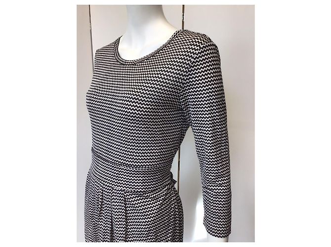 Weekend Max Mara Abito in jersey di seta chevron bianco e nero - vista 4