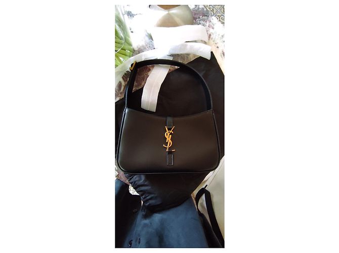 Saint Laurent Borsa Hobo 5to7 Nera in Pelle Nero - vista 5