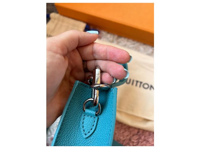 Borsa Louis Vuitton Sac Plat in pelle color turchese - vista 6