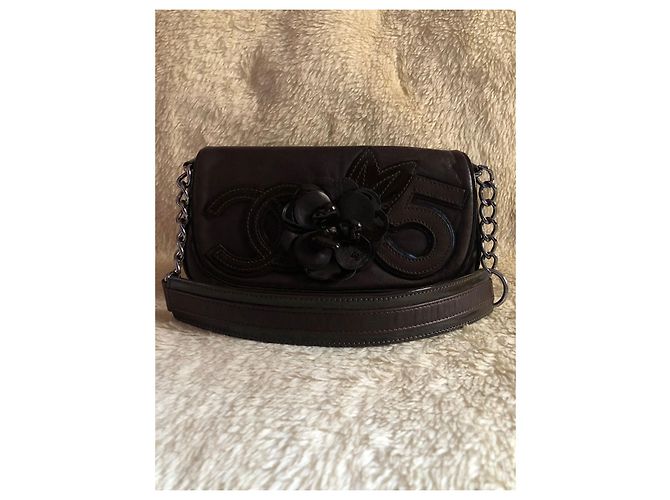 Cambon CC Chanel Camelia 5 auf brauner Lammfellklappe Dunkelbraun - Ansicht 2