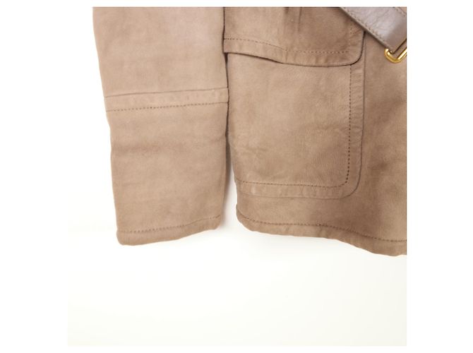 Hermoso abrigo de gamuza Gucci con cinturón. Castaño - vista 12