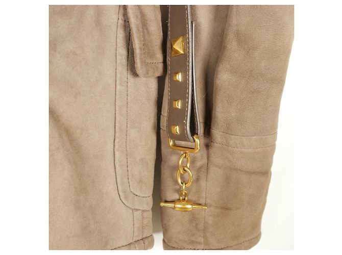 Hermoso abrigo de gamuza Gucci con cinturón. Castaño - vista 13