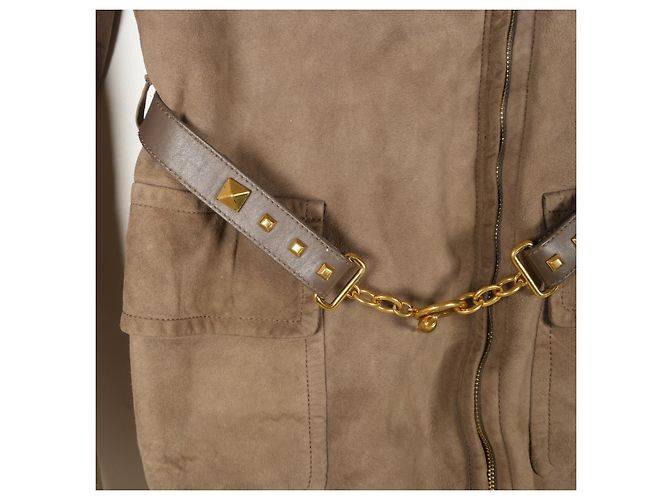 Hermoso abrigo de gamuza Gucci con cinturón. Castaño - vista 16
