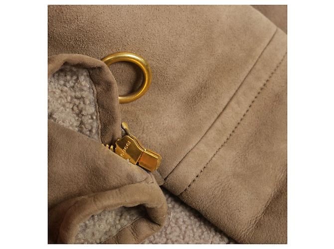 Hermoso abrigo de gamuza Gucci con cinturón. Castaño - vista 18