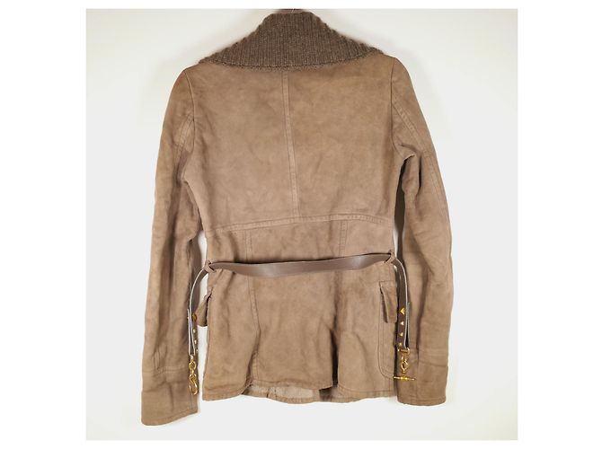 Hermoso abrigo de gamuza Gucci con cinturón. Castaño - vista 2