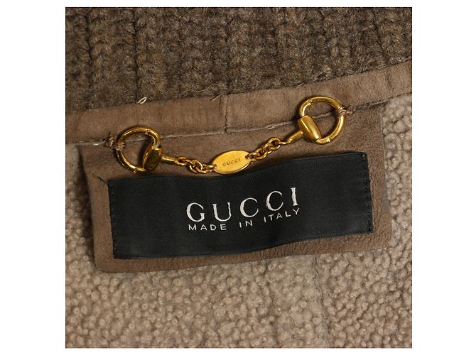 Hermoso abrigo de gamuza Gucci con cinturón. Castaño - vista 4