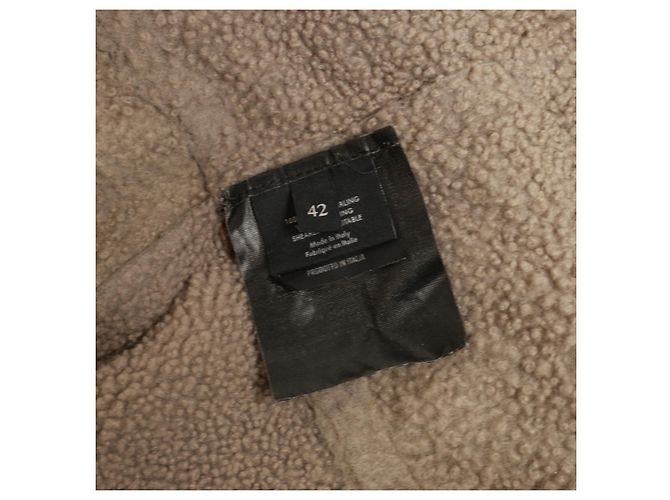 Hermoso abrigo de gamuza Gucci con cinturón. Castaño - vista 5