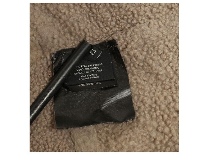 Hermoso abrigo de gamuza Gucci con cinturón. Castaño - vista 6