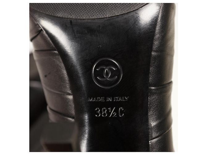 Increíbles botines Chanel Camelia Negro - vista 10