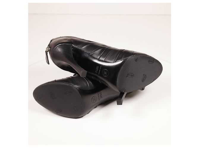 Increíbles botines Chanel Camelia Negro - vista 11