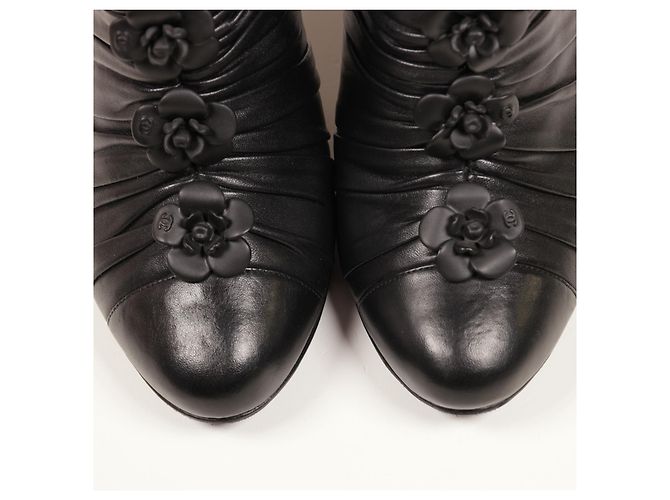 Increíbles botines Chanel Camelia Negro - vista 12