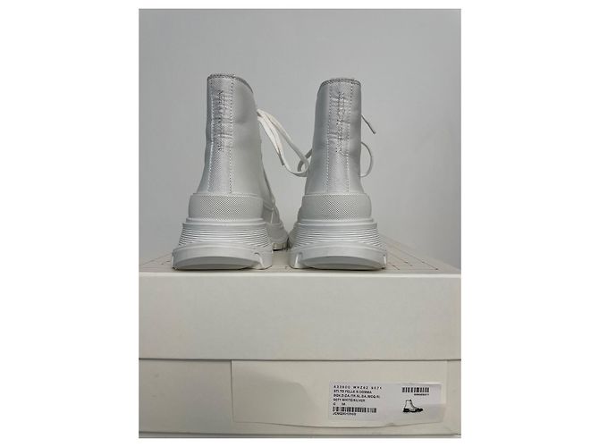 Alexander McQueen Stiefeletten aus weißem Leder - Ansicht 3