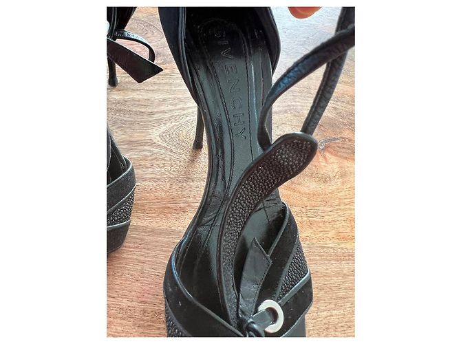 Décolleté Givenchy in pelle nera nubuck e beluga taglia 39 Nero - vista 2