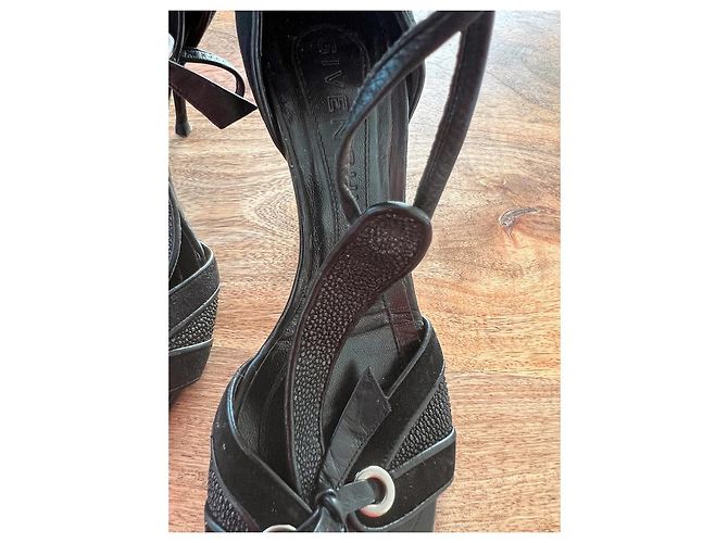 Décolleté Givenchy in pelle nera nubuck e beluga taglia 39 Nero - vista 3