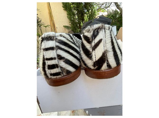 La Botte Gardiane Zebra Pattern Leather Flats Eggshell Black - view 4