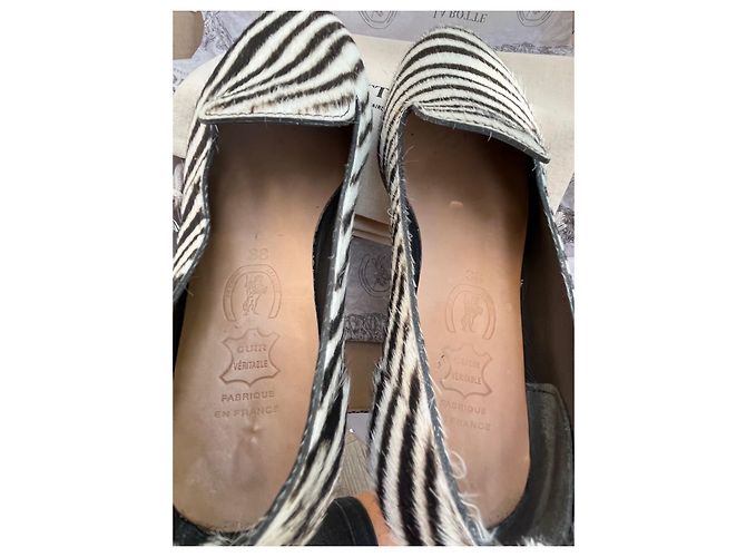 La Botte Gardiane Zebra Pattern Leather Flats Eggshell Black - view 5