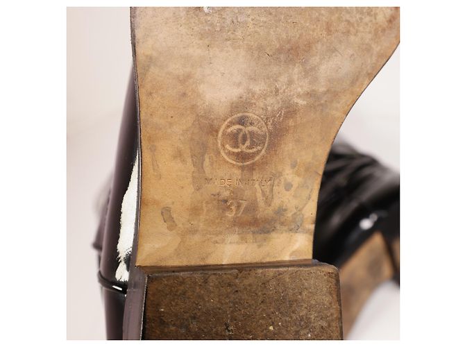 Increíbles botas Chanel de charol Negro - vista 12