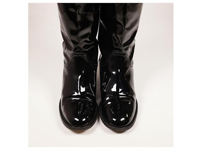 Increíbles botas Chanel de charol Negro - vista 2