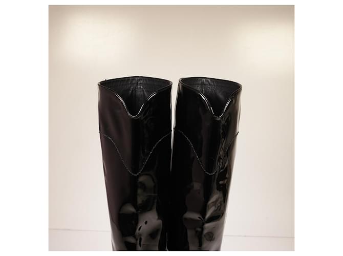 Increíbles botas Chanel de charol Negro - vista 3