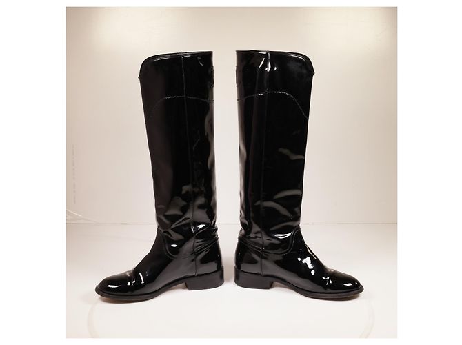 Increíbles botas Chanel de charol Negro - vista 8