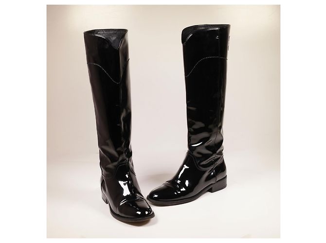 Increíbles botas Chanel de charol Negro - vista 9