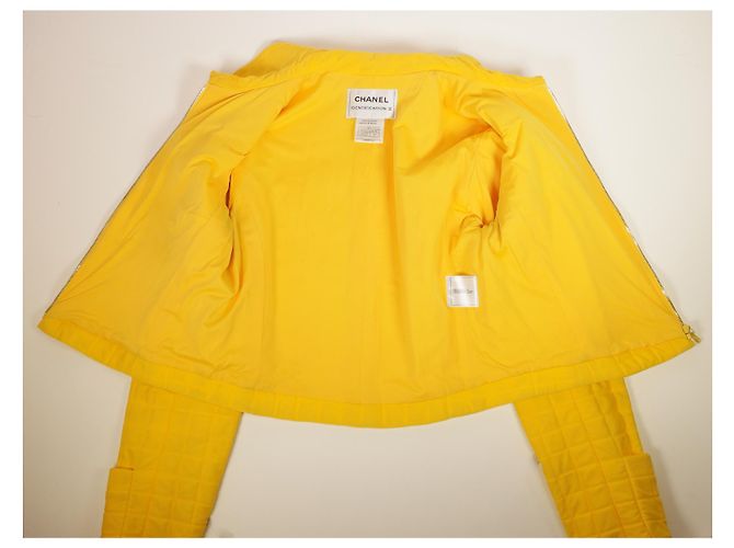 Increíble chaqueta de pasarela Chanel Amarillo - vista 6