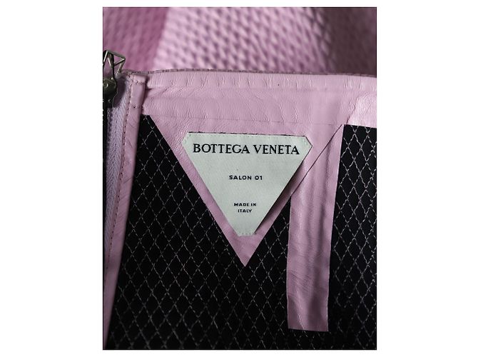 Saia acolchoada Bottega Veneta em couro rosa - vista 4