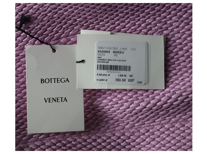 Saia acolchoada Bottega Veneta em couro rosa - vista 5