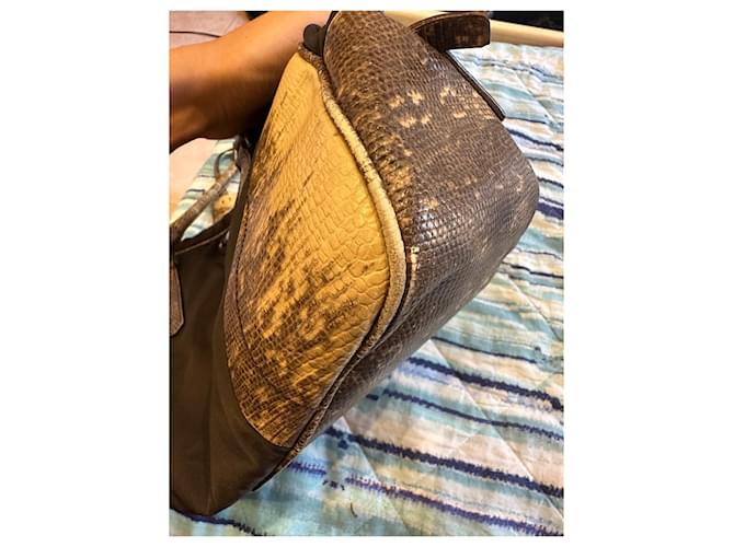 Bolsa Prada de Nylon com Estampa Python Marrom Escuro Castanho escuro - vista 2