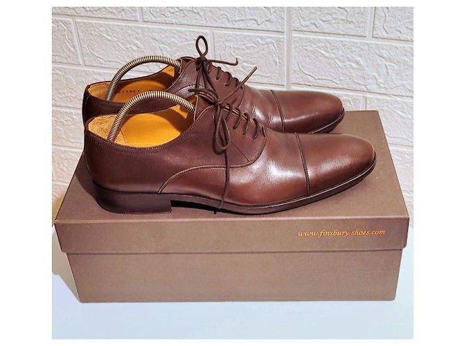 Finsbury Scarpe Oxford Cap Toe in Pelle Marrone Chiaro - vista 2