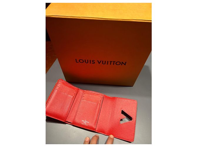 Louis Vuitton Cartera Twist Roja en Piel Epi - view 3