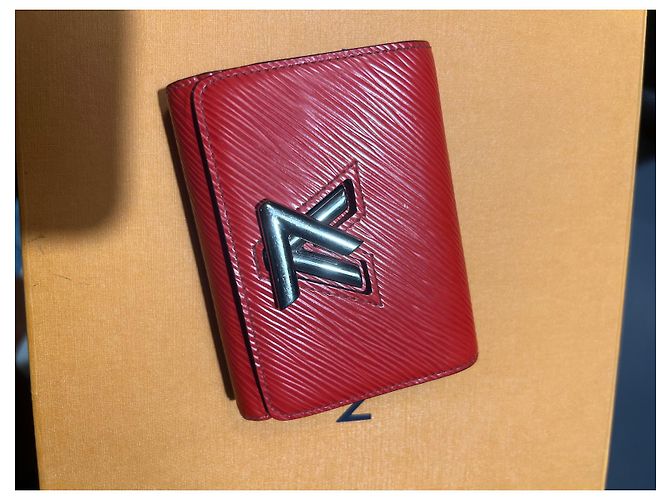 Louis Vuitton Cartera Twist Roja en Piel Epi - view 4