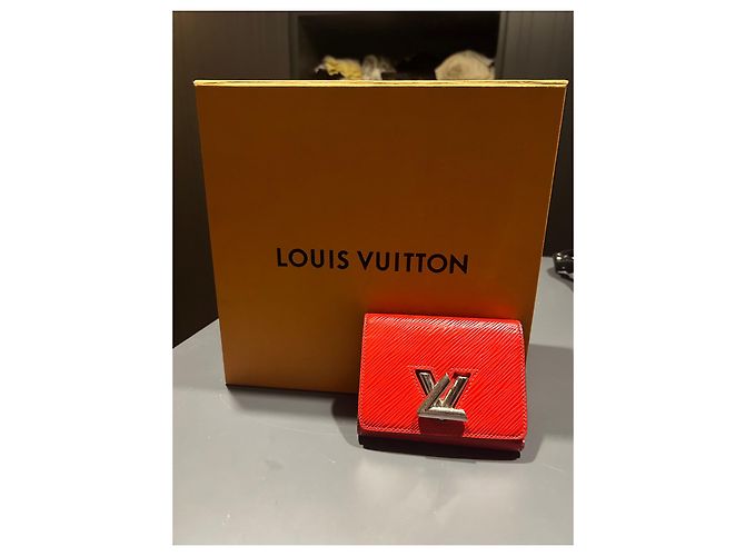 Louis Vuitton Cartera Twist Roja en Piel Epi - view 5