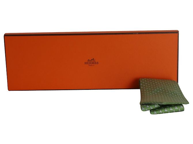 Hermès Cravatta stampata Hermes in seta verde - vista 5