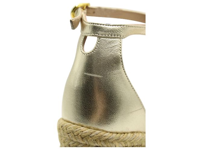Stuart Weitzman Espadrille-Knöchelriemenkeil aus goldfarbenem Leder - Ansicht 6