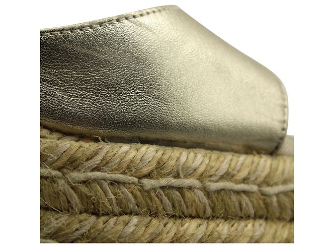 Stuart Weitzman Espadrille-Knöchelriemenkeil aus goldfarbenem Leder - Ansicht 8