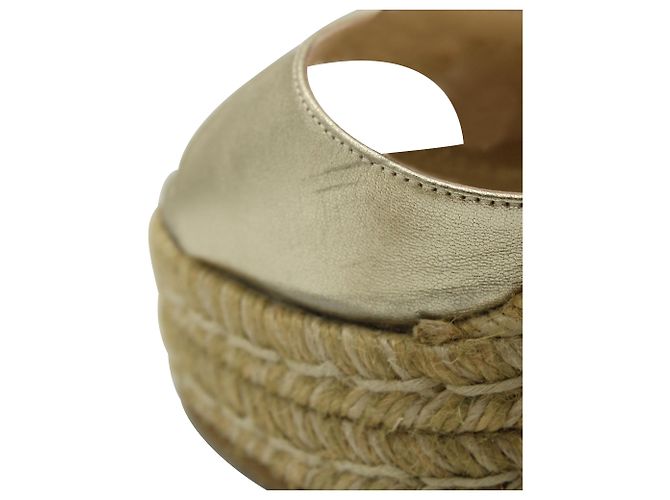 Stuart Weitzman Espadrille-Knöchelriemenkeil aus goldfarbenem Leder - Ansicht 9