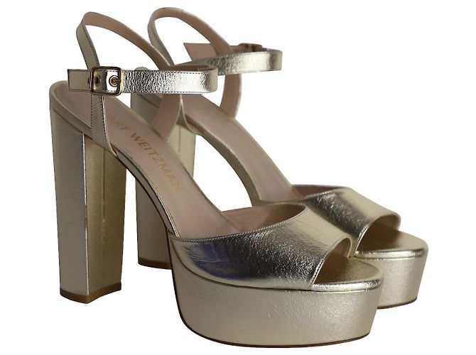 Stuart Weitzmann Ryder 95 Sandali con plateau in pelle dorata - vista 3