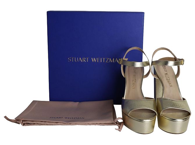 Stuart Weitzmann Ryder 95 Sandali con plateau in pelle dorata - vista 9