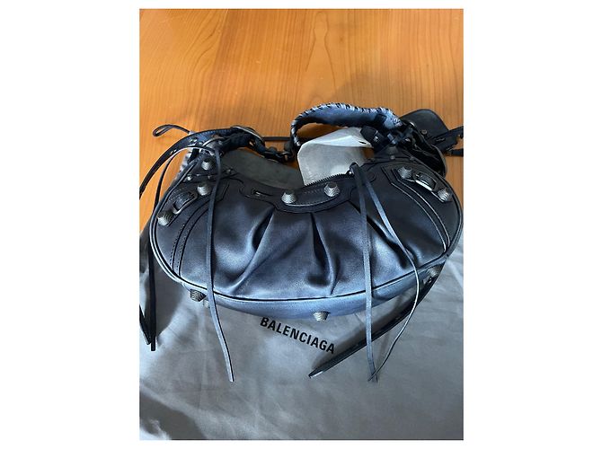 Borsa Balenciaga Le Cagole in pelle blu scuro - vista 9