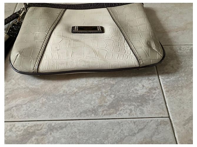 Pochette Guess in Vernice Panna Beige ed Ecru Multicolore - vista 3