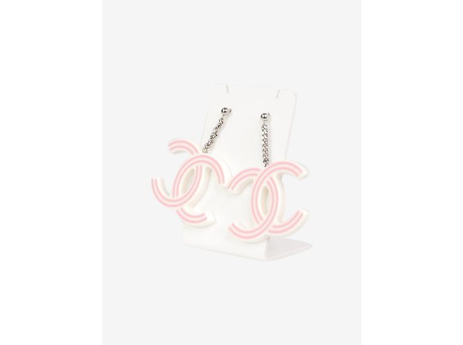 Boucles d'oreilles CC en plastique rose Chanel - vue 2