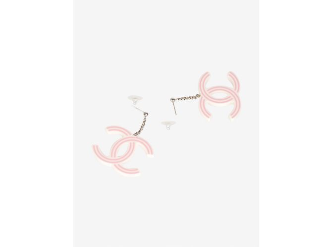 Boucles d'oreilles CC en plastique rose Chanel - vue 3