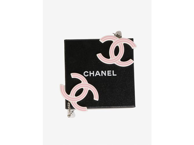 Boucles d'oreilles CC en plastique rose Chanel - vue 6